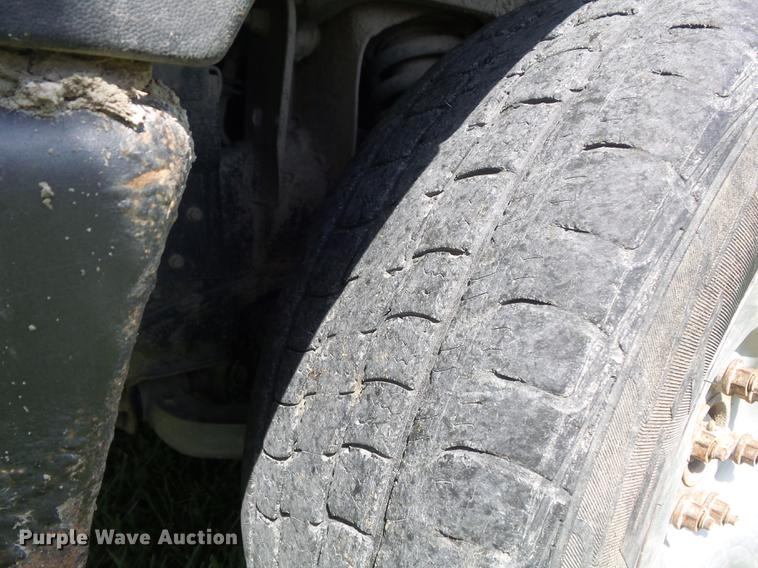 image for item DD7183 2005 Ford F150 XL pickup truck