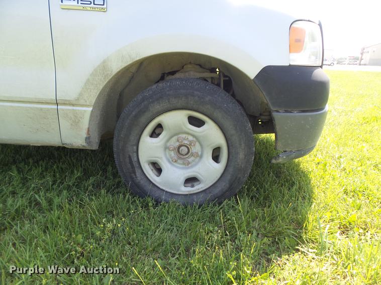 image for item DD7183 2005 Ford F150 XL pickup truck