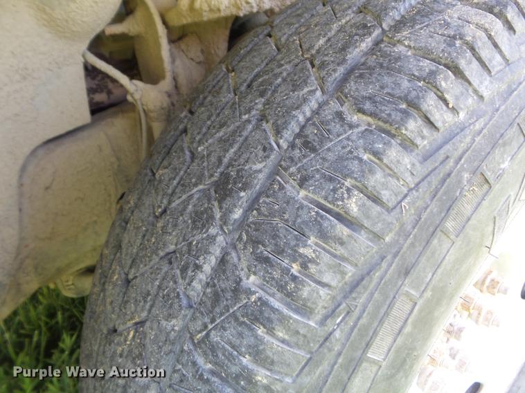 image for item DD7183 2005 Ford F150 XL pickup truck