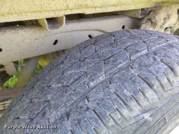 image for item DD7183 2005 Ford F150 XL pickup truck