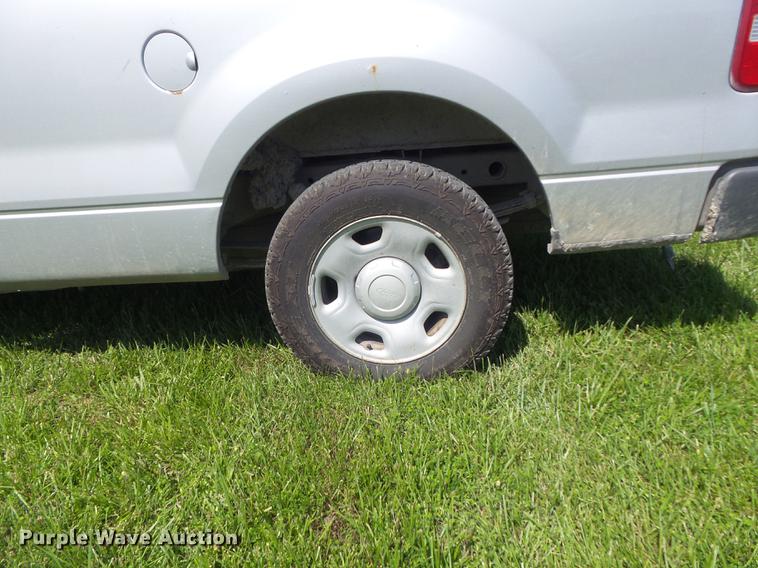 image for item DD7183 2005 Ford F150 XL pickup truck