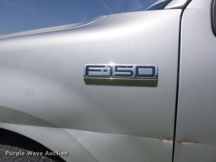 image for item DD7183 2005 Ford F150 XL pickup truck