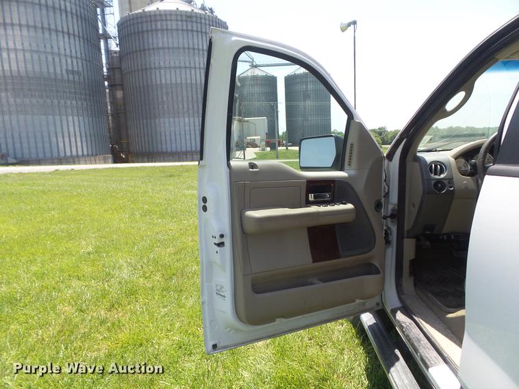 image for item DD7187 2005 Ford F150 Lariat SuperCrew pickup truck