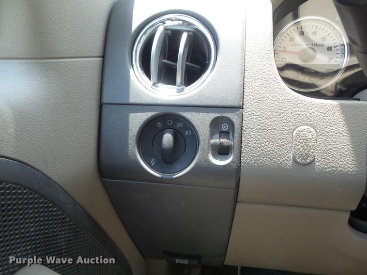 image for item DD7187 2005 Ford F150 Lariat SuperCrew pickup truck