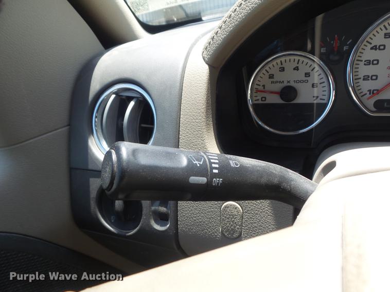 image for item DD7187 2005 Ford F150 Lariat SuperCrew pickup truck