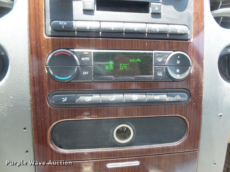 image for item DD7187 2005 Ford F150 Lariat SuperCrew pickup truck