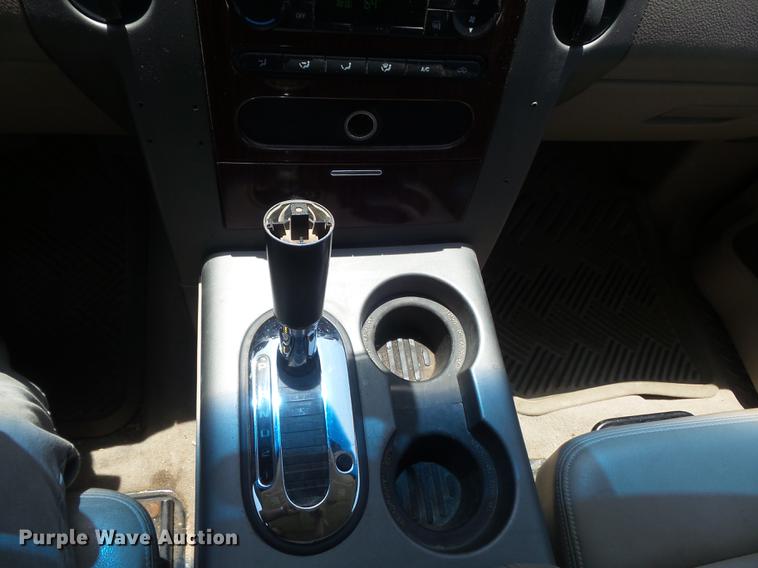 image for item DD7187 2005 Ford F150 Lariat SuperCrew pickup truck