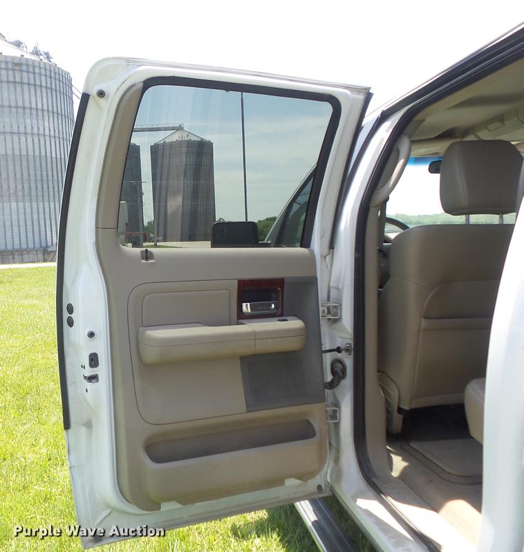 image for item DD7187 2005 Ford F150 Lariat SuperCrew pickup truck