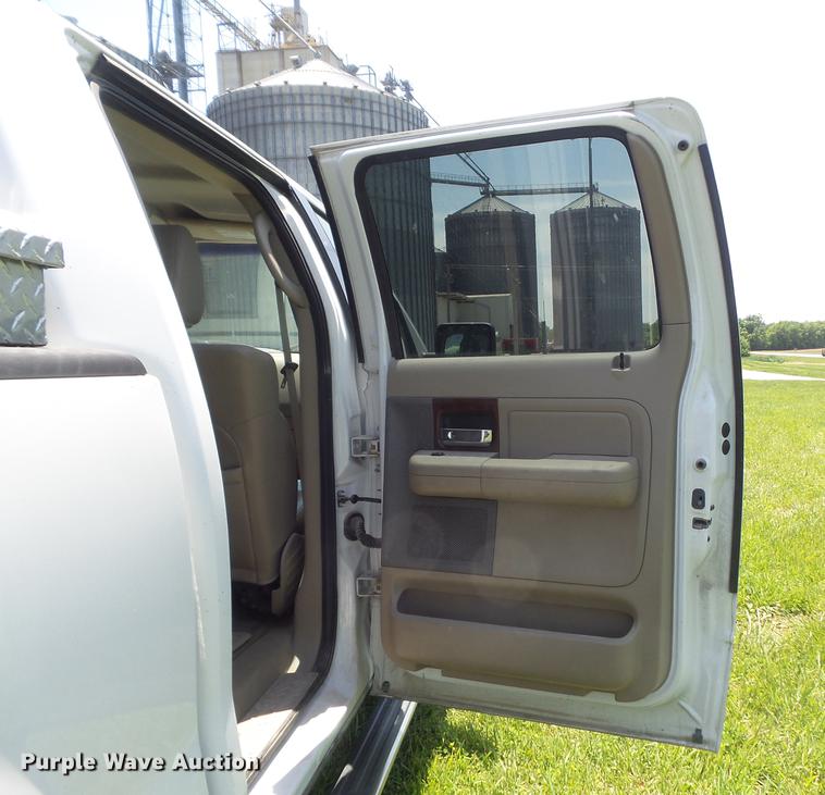 image for item DD7187 2005 Ford F150 Lariat SuperCrew pickup truck