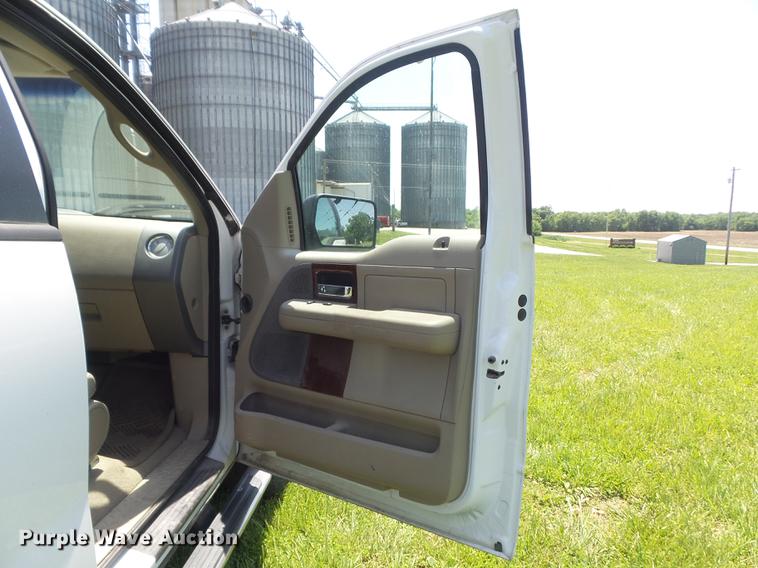 image for item DD7187 2005 Ford F150 Lariat SuperCrew pickup truck