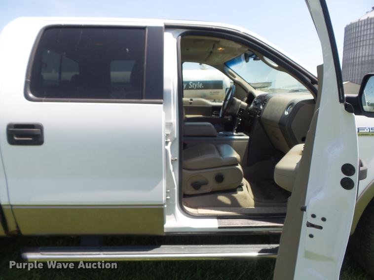 image for item DD7187 2005 Ford F150 Lariat SuperCrew pickup truck