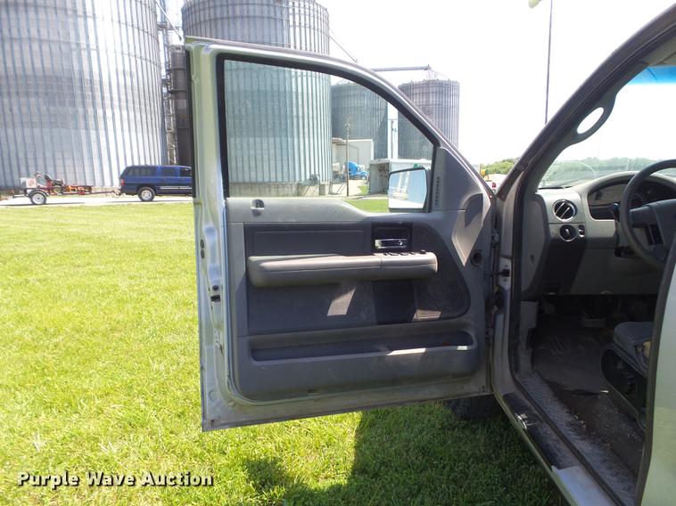 image for item DD7189 2005 Ford F150 XLT SuperCab pickup truck