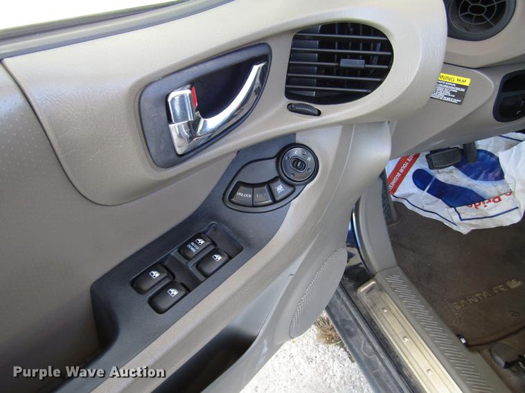 image for item DD7491 2004 Hyundai Santa Fe SUV