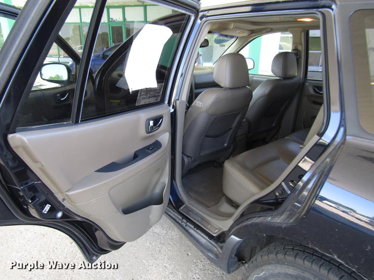 image for item DD7491 2004 Hyundai Santa Fe SUV