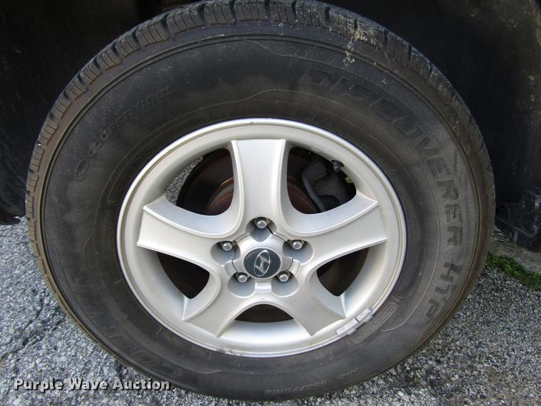 image for item DD7491 2004 Hyundai Santa Fe SUV