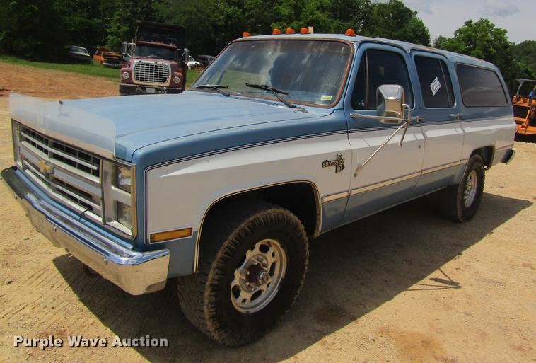 image for item DD8507 1986 Chevrolet Suburban 20 SUV