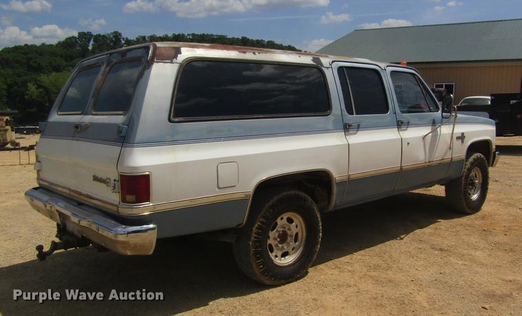 image for item DD8507 1986 Chevrolet Suburban 20 SUV