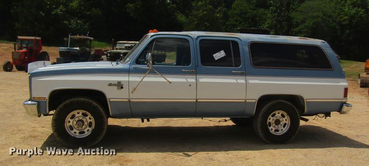 image for item DD8507 1986 Chevrolet Suburban 20 SUV