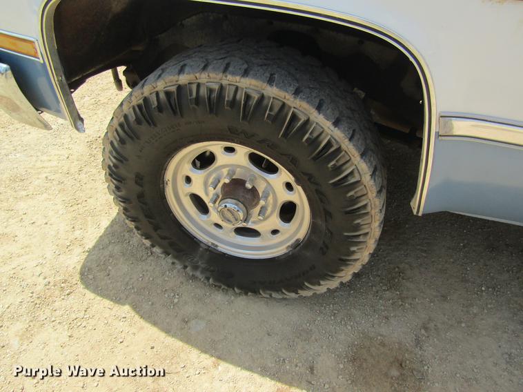 image for item DD8507 1986 Chevrolet Suburban 20 SUV