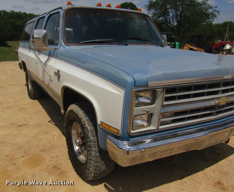 image for item DD8507 1986 Chevrolet Suburban 20 SUV