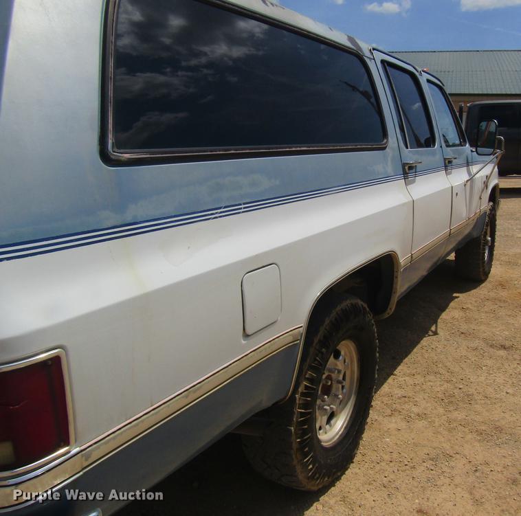 image for item DD8507 1986 Chevrolet Suburban 20 SUV
