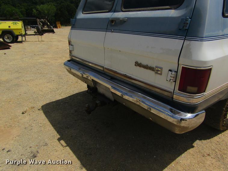 image for item DD8507 1986 Chevrolet Suburban 20 SUV