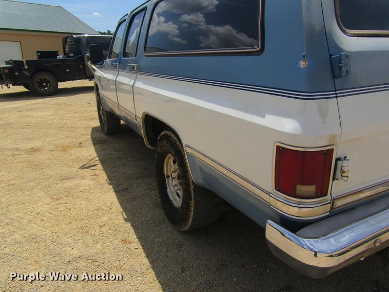 image for item DD8507 1986 Chevrolet Suburban 20 SUV