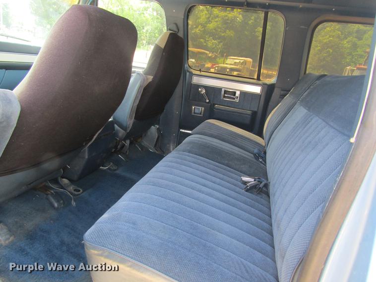 image for item DD8507 1986 Chevrolet Suburban 20 SUV