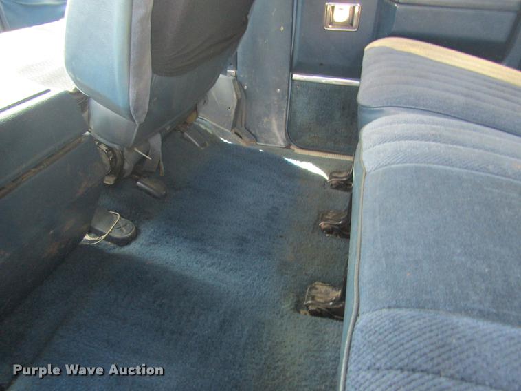 image for item DD8507 1986 Chevrolet Suburban 20 SUV