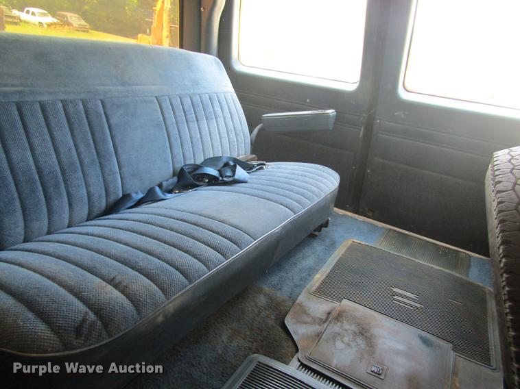 image for item DD8507 1986 Chevrolet Suburban 20 SUV