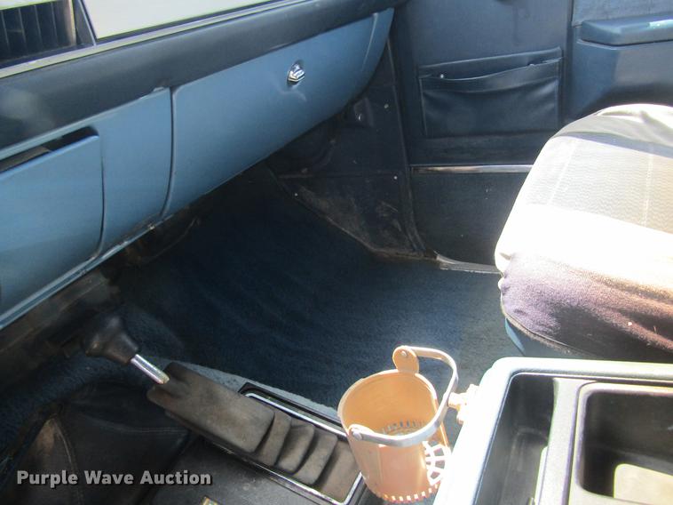 image for item DD8507 1986 Chevrolet Suburban 20 SUV