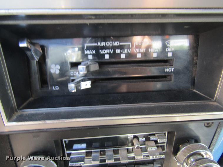 image for item DD8507 1986 Chevrolet Suburban 20 SUV