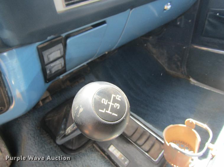 image for item DD8507 1986 Chevrolet Suburban 20 SUV