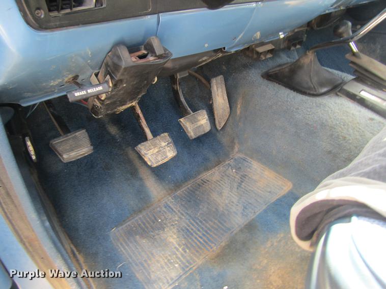 image for item DD8507 1986 Chevrolet Suburban 20 SUV