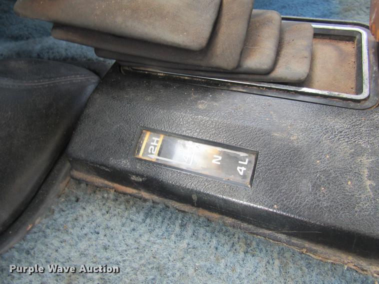 image for item DD8507 1986 Chevrolet Suburban 20 SUV