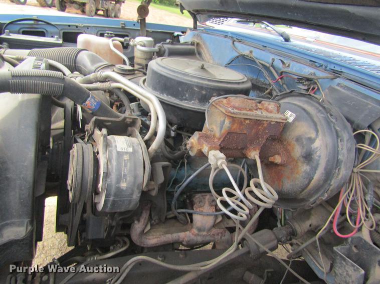 image for item DD8507 1986 Chevrolet Suburban 20 SUV