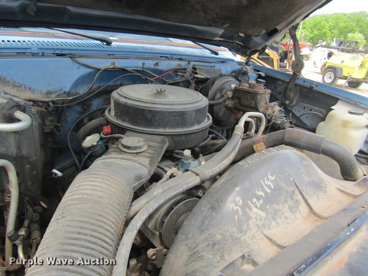 image for item DD8507 1986 Chevrolet Suburban 20 SUV