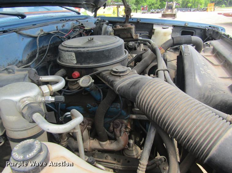 image for item DD8507 1986 Chevrolet Suburban 20 SUV