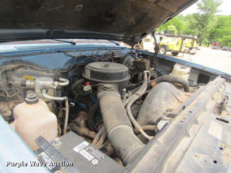 image for item DD8507 1986 Chevrolet Suburban 20 SUV