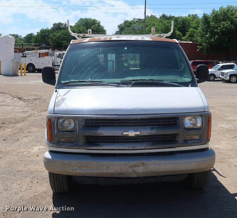 image for item DD9584 2002 Chevrolet Express 3500 van