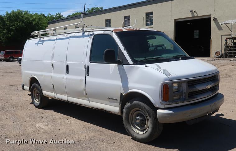 image for item DD9584 2002 Chevrolet Express 3500 van