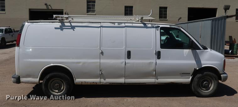 image for item DD9584 2002 Chevrolet Express 3500 van