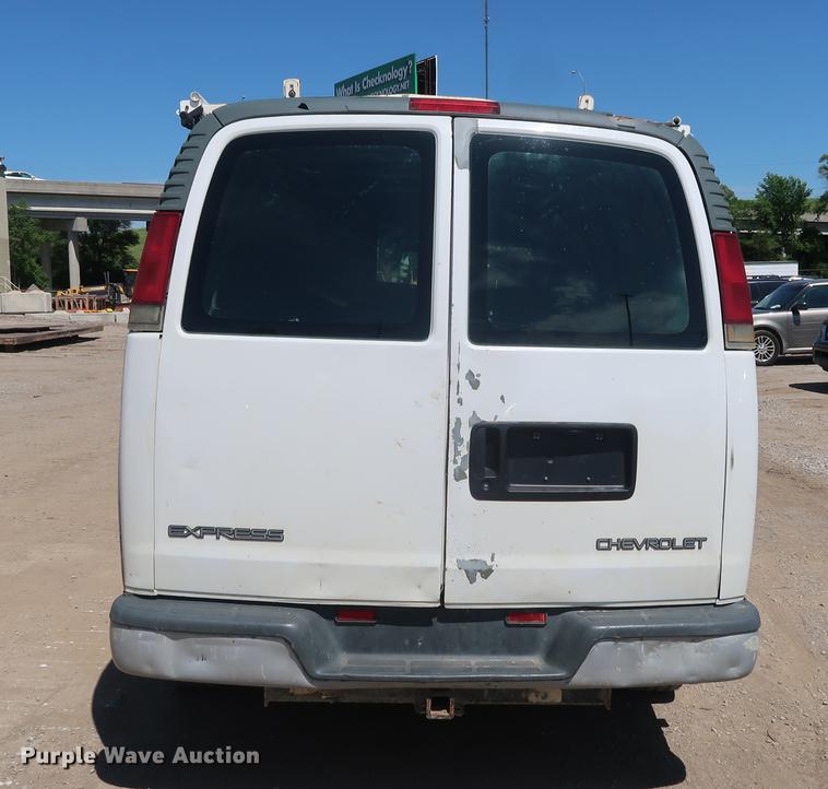 image for item DD9584 2002 Chevrolet Express 3500 van