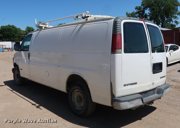 image for item DD9584 2002 Chevrolet Express 3500 van