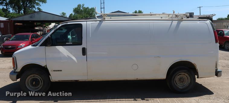 image for item DD9584 2002 Chevrolet Express 3500 van