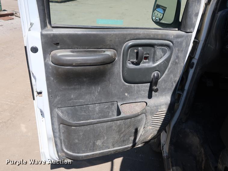 image for item DD9584 2002 Chevrolet Express 3500 van