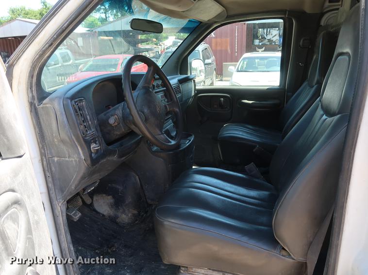 image for item DD9584 2002 Chevrolet Express 3500 van