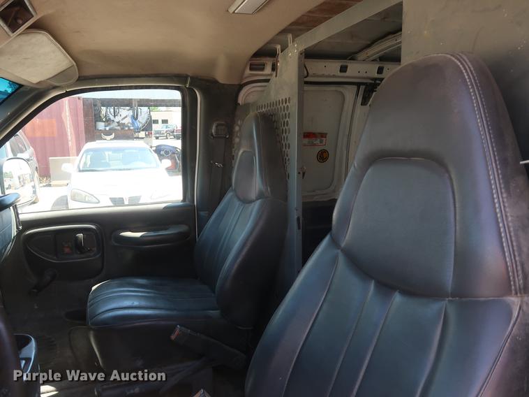 image for item DD9584 2002 Chevrolet Express 3500 van
