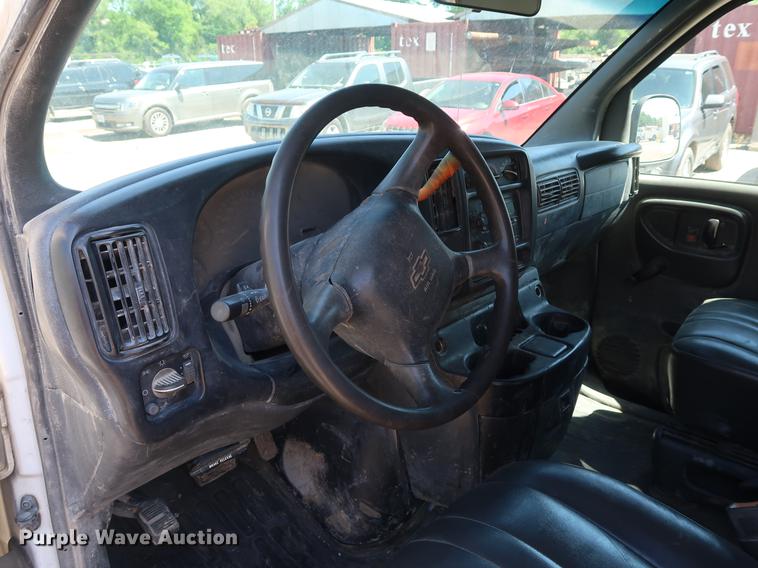 image for item DD9584 2002 Chevrolet Express 3500 van