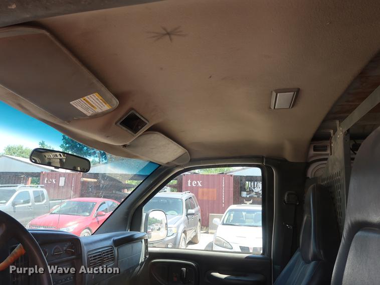 image for item DD9584 2002 Chevrolet Express 3500 van
